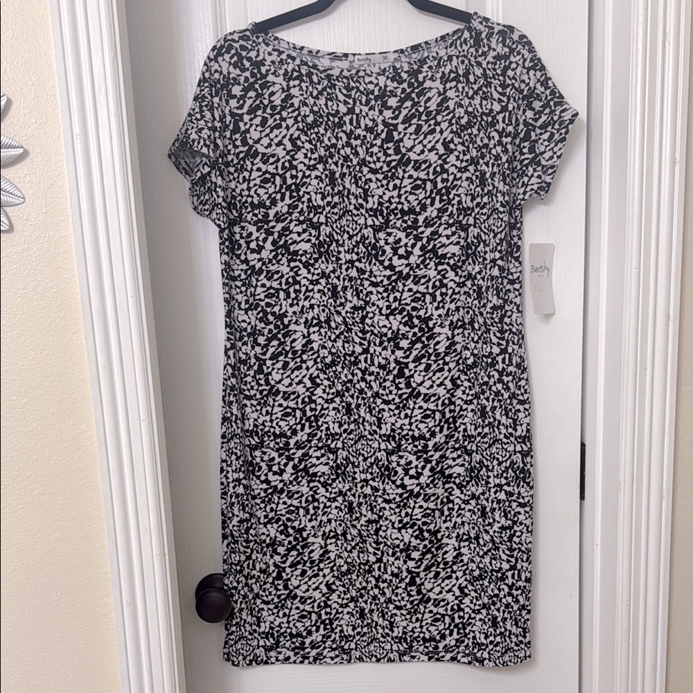 Redsky wide and black dress size M